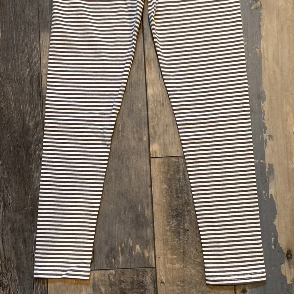 Girl’s Leggings Size 7/8 Medium Gray Striped Yoga Pants Long Soft Cotton Stretch